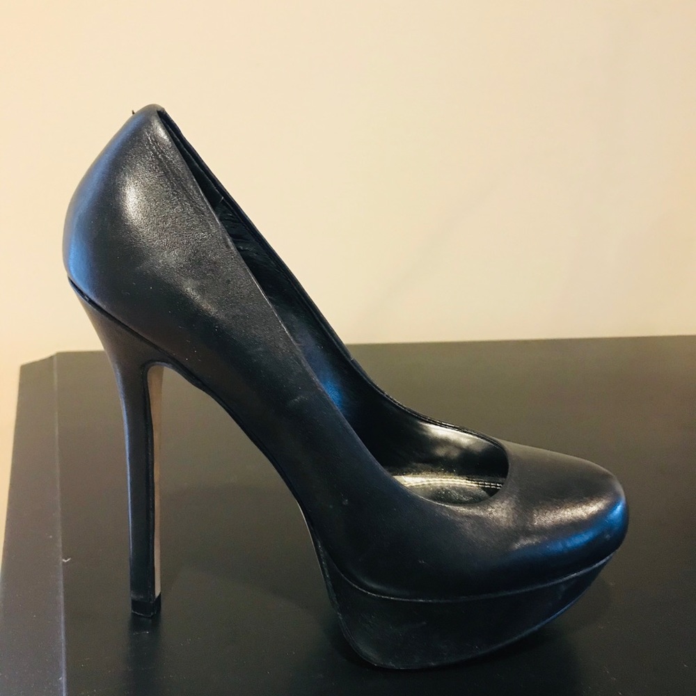 Gently used Bakers size 8 black 5 1/2 inch heel